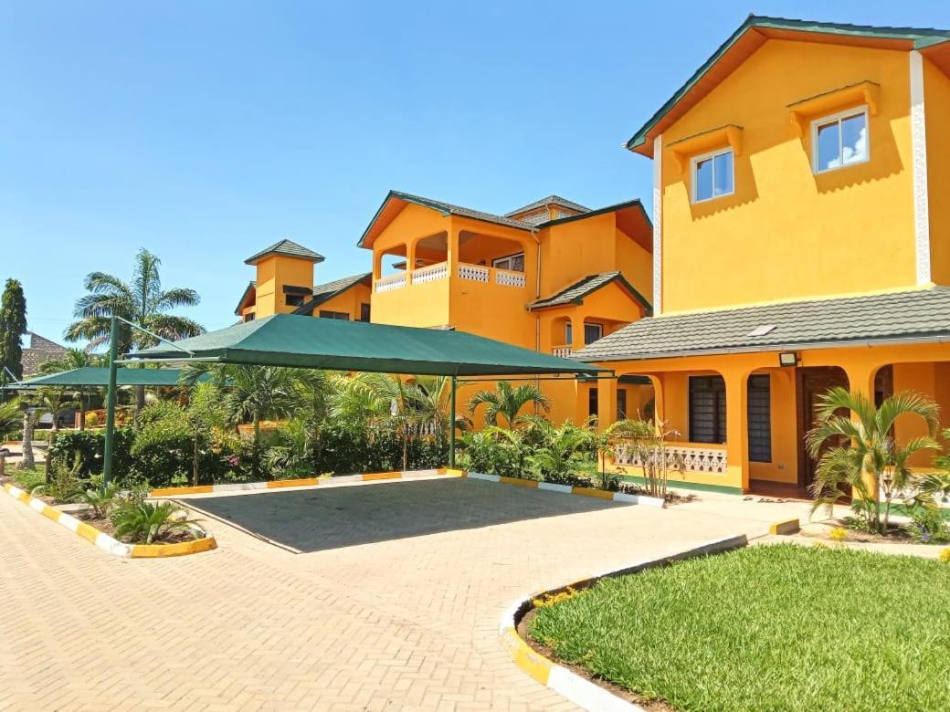 Golden Duranta Villas Ukunda Exterior foto